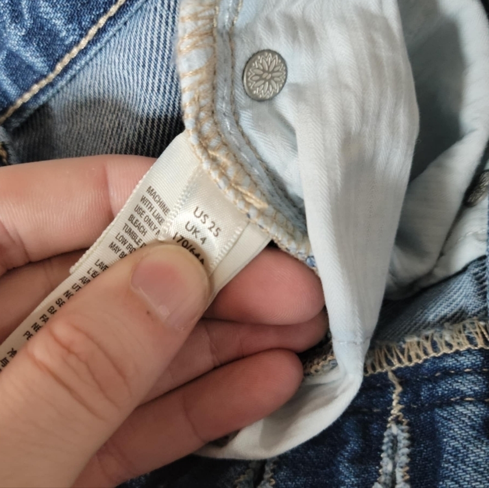 We The Free Free People Button Fly Distressed Denim Shorts | Size 25 - Picture 5 of 6